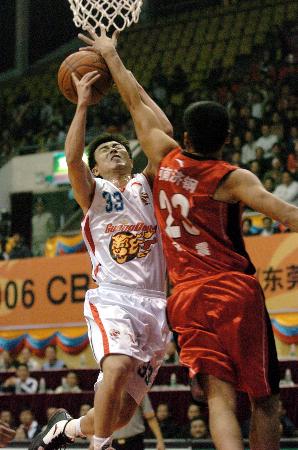 文班：我们和雷霆队的区别在于，我们还没经历过足够多的比赛（文班：与雷霆相比，我们还缺少足够的比赛经验）