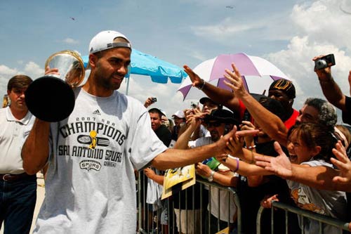 英冠前瞻：考文垂盼主场破咒巩固榜首，斯旺西欲终结客场连败（英冠前瞻：考文垂盼主场解咒稳固榜首之位，斯旺西力争终结客场连败）