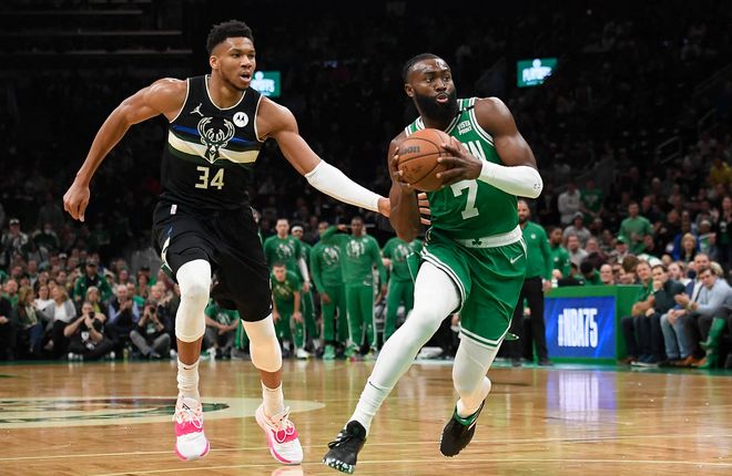 手感神鬼莫测！威尔斯半场15分2篮板（威尔斯半场砍下15分2板，手感难以捉摸）