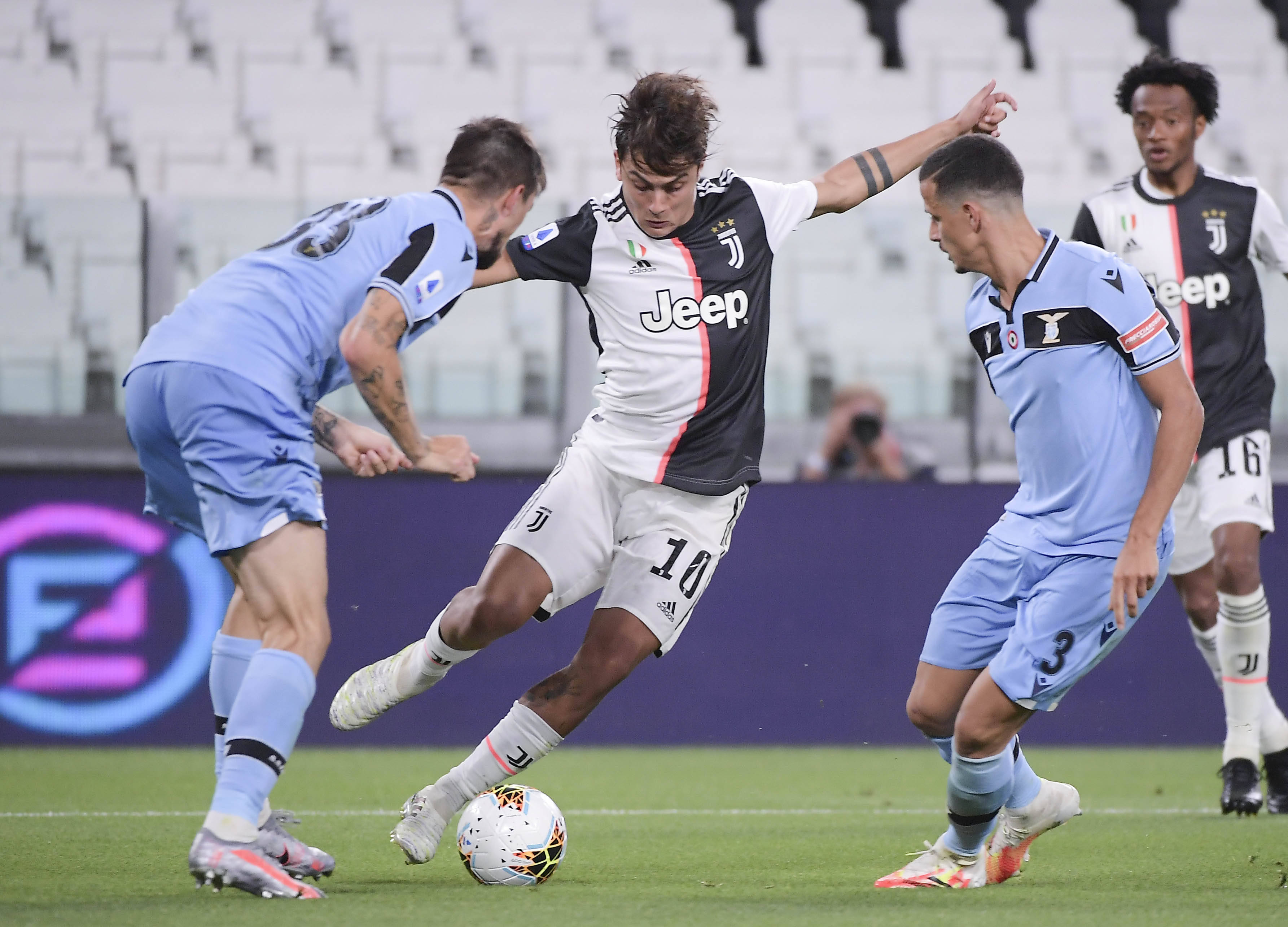 每体：DV9接近与米兰达成协议，巴萨已基本放弃引进前者（每体：DV9接近与米兰敲定加盟，巴萨基本放弃追逐）