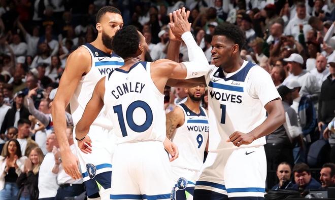 三分弹无虚发！陈林坚加盟山东首秀三分5中5得到19分（首秀神准！陈林坚为山东三分5投全中砍下19分）